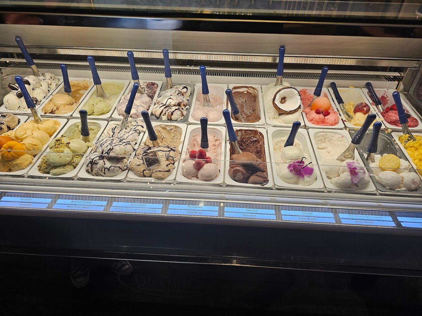 Da Vinci Gelato & Waffle Cafe